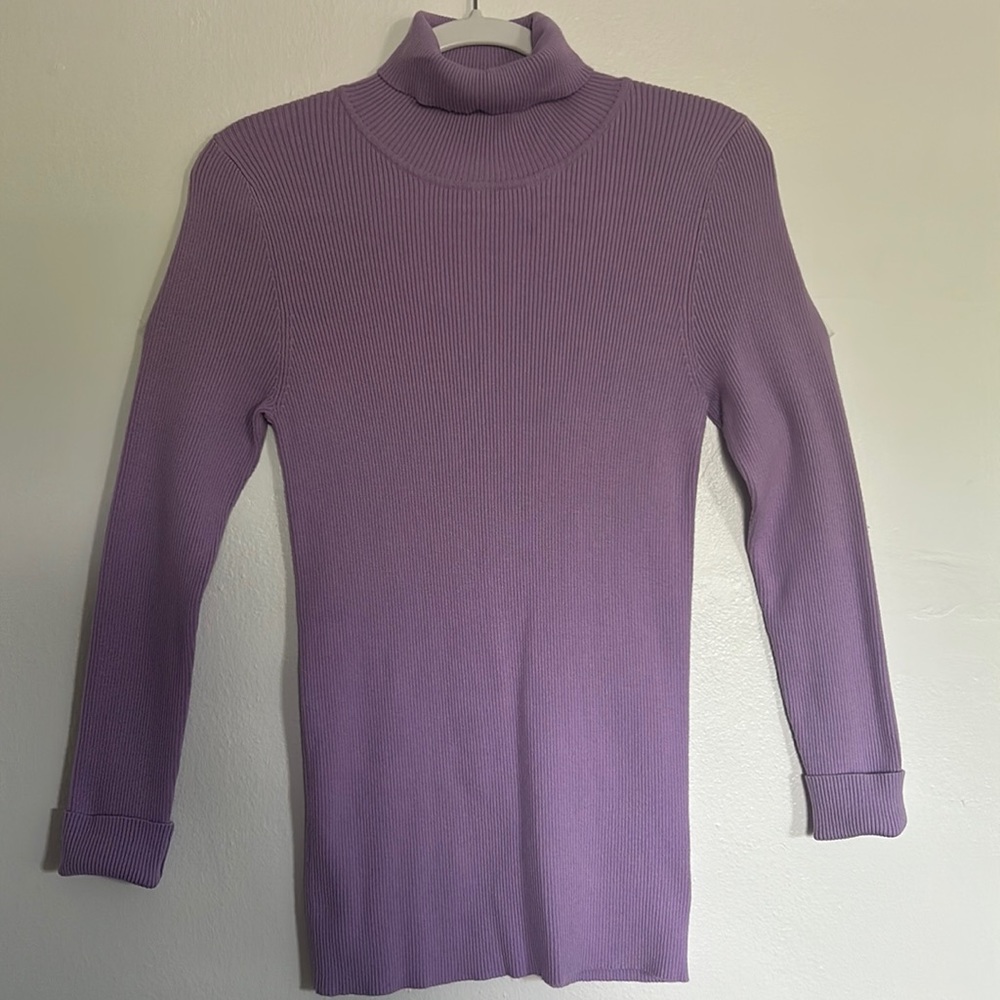 Here we have a “sangtree” large turtle neck sweater.